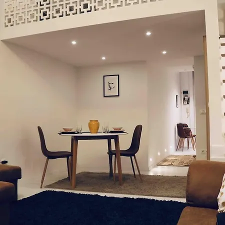 R11 Cozy In The Downtown Of