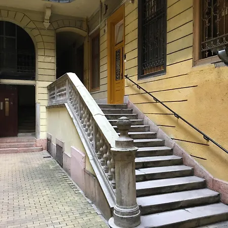 R11 Cozy In The Downtown Of *
