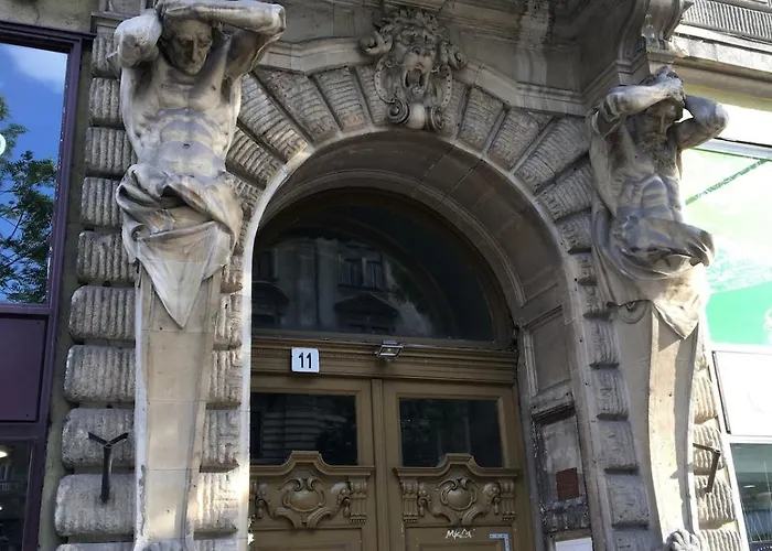 R11 Cozy In The Downtown Of *